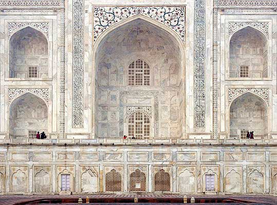 Caligrafía árabe inscrita en la estructura del Taj Mahal