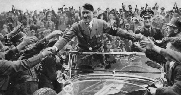El regreso de Adolf Hitler tras haber sobrevivido al atentado