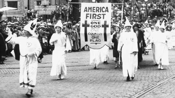 Manifestaciones públicas del Ku Klux Klan durante la época de la gran prohibición en Estados Unidos
