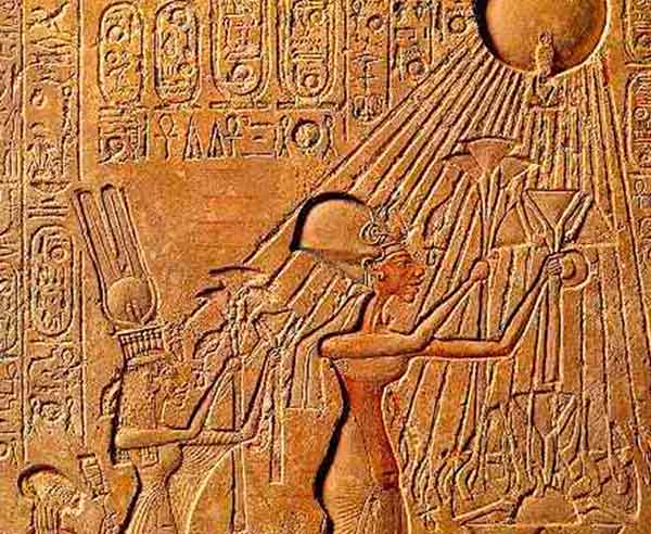 El faraón Akenatón, padre de Tutankamón
