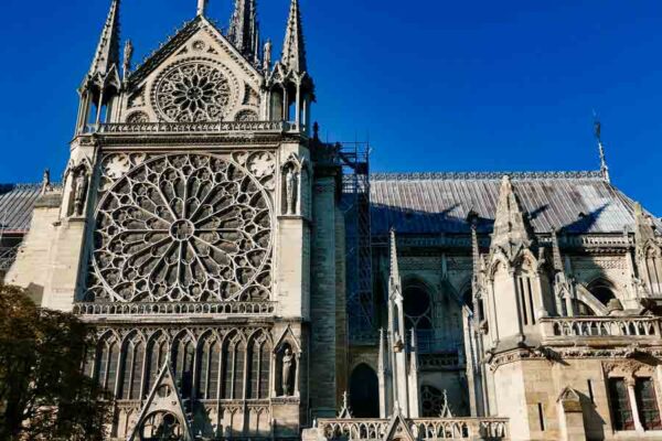Las puertas de Notre Dame y la inspiración del diablo