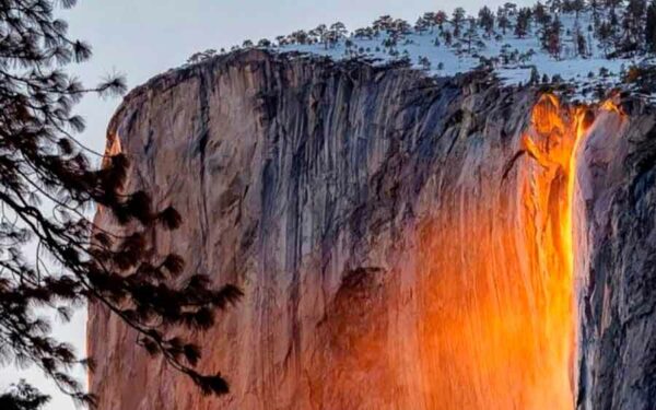El impresionante efecto ambiental de la cascada de fuego en Yosemite