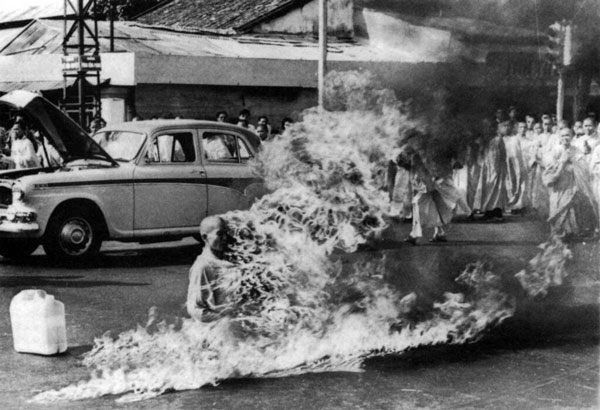 Una de las fotografías de Malcolm Browne de Thich Quang Duc en llamas

