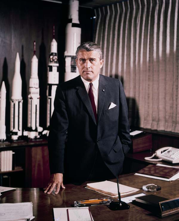 Wernher Von Braun, uno de los científicos nazis interrogados por EEUU, responsable de los cimientos del Programa Apollo
